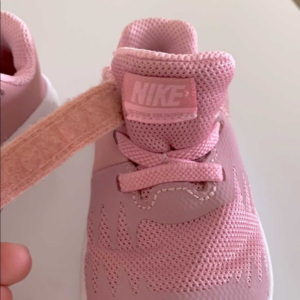 Nike - Picture 4 of 5